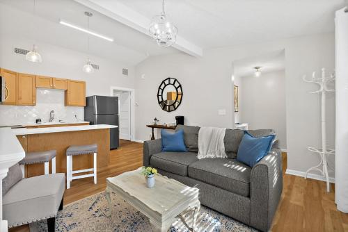 Cozy Uptown Guest House - image 5