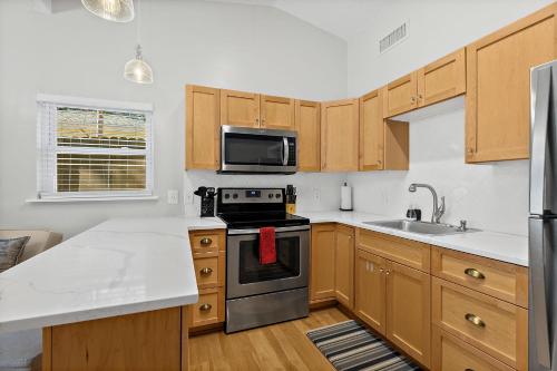 Cozy Uptown Guest House - image 10