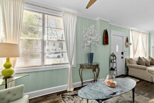 Casa Maria 1- Beachy Apt Mins Walk to Downtown - main image