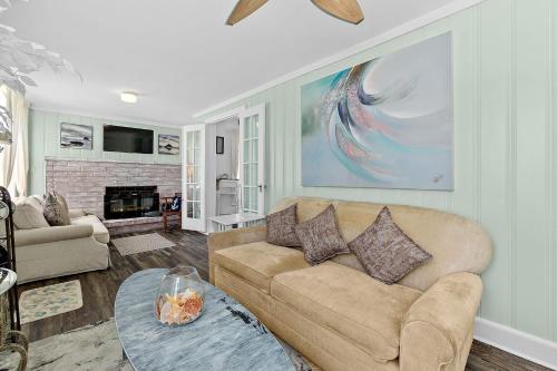 Casa Maria 1- Beachy Apt Mins Walk to Downtown - image 7