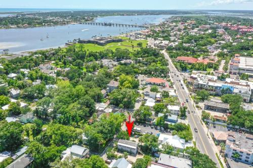 Treetop Cottage - 3 blocks from Historic District in St. Augustine, USA