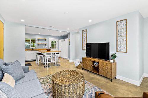 Paradise Palms - Flamingo Suite - Steps to Ocean - 10 min to Downtown! in St. Augustine, USA