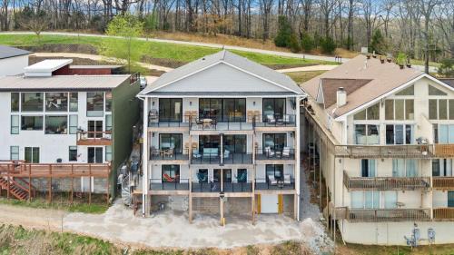 Sunrise Glory-Perfect Patio & Views-Sleeps 15 in Rogers, USA