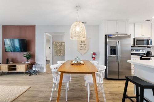 Island Suite - Walk to Downtown! in Anastasia