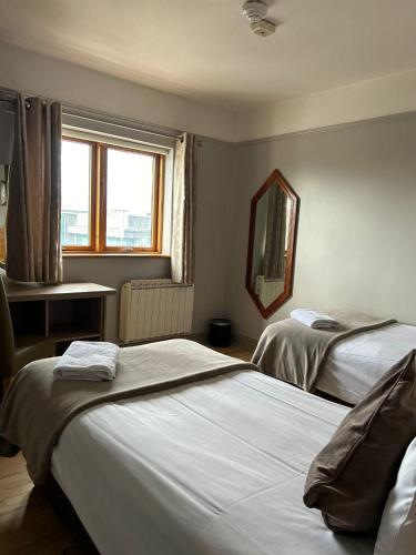 Gogartys Temple Bar Apartments - image 5