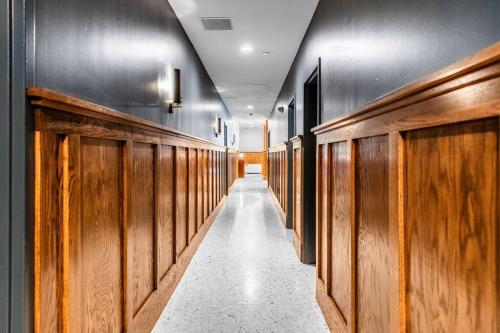 Canal View, DTWN Historic Hotel, Fiber Internet, Room # 209 in Bangor City Center