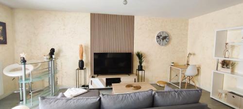 Cosy Appart - Clim - Proche Eurexpo - Balcon - Parking - Spacieux T2 - Saint-Priest
