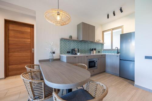 keuken, Dolphin Suites & Wellness Curacao in Marie Pampoen