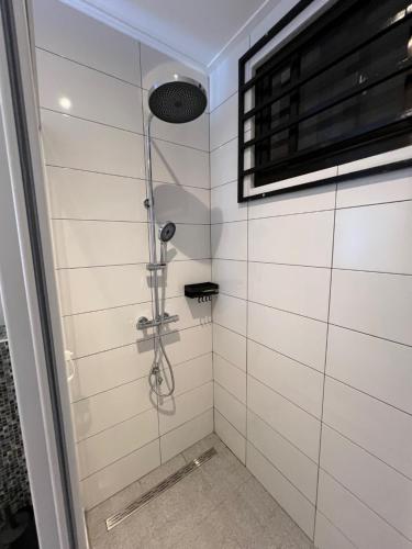 Three-Bedroom Deluxe Apartment image 3