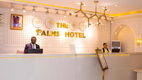The Palms Hotel, Abudža
