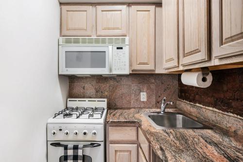 350-1A Gramercy New 1BR Sleeps4 Newly Furnished, New York (photo 10)