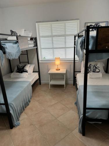 Hostel Beds & Sheets FLL AIRPORT