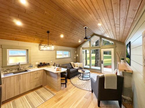 Crown Isle Resort and Golf Community in คอร์เทเนย์ (BC)