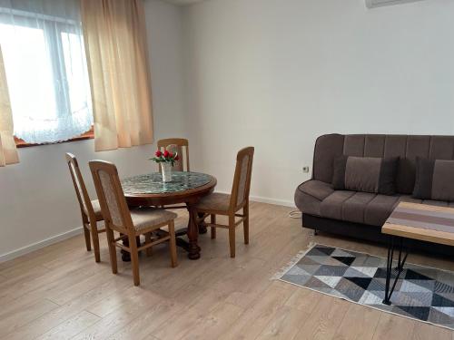Cheap house near the center of the city - image 6