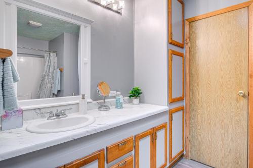 Dog-Friendly Michigan Home with Deck and Fire Pit!