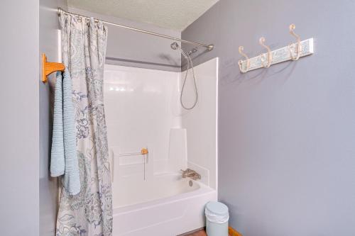 Dog-Friendly Michigan Home with Deck and Fire Pit!