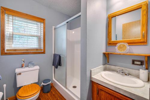 Dog-Friendly Michigan Home with Deck and Fire Pit!