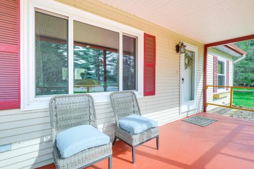 Dog-Friendly Michigan Home with Deck and Fire Pit!