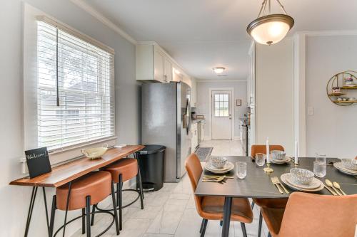 Elizabeth City Abode with Fenced Yard, Near Downtown in เอลิซาเบท ซิตี้ (NC)