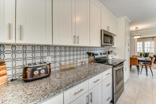Elizabeth City Abode with Fenced Yard, Near Downtown in เอลิซาเบท ซิตี้ (NC)