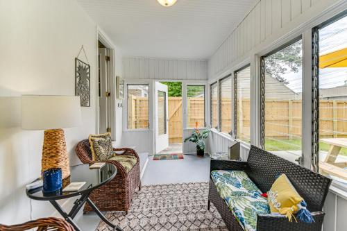 Elizabeth City Abode with Fenced Yard, Near Downtown in เอลิซาเบท ซิตี้ (NC)