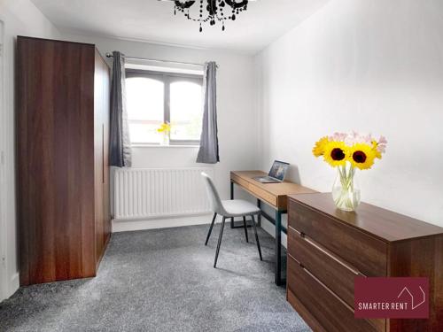 Hitchin - St Anne's - 2 bed coach house & Parking