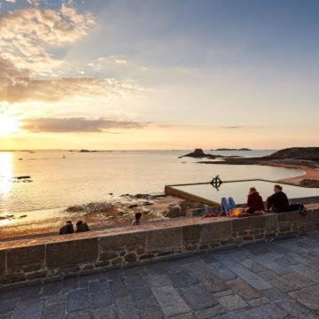 Studio à 100m à pied de la plage et de la digue du sillon