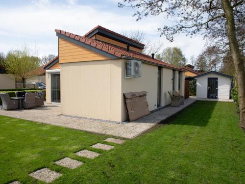 Wellness Bungalow with whirlpool and sauna