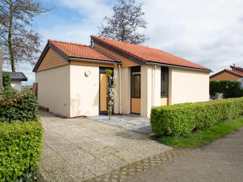 Wellness Bungalow with whirlpool and sauna