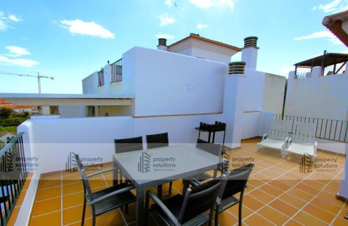  Lomas de Mena, 21 - Ático con vistas al mar - Piscina y Barbacoa - PARKING GRATIS - EXCELENTE CONEXIÓN WIFI in Benalmádena