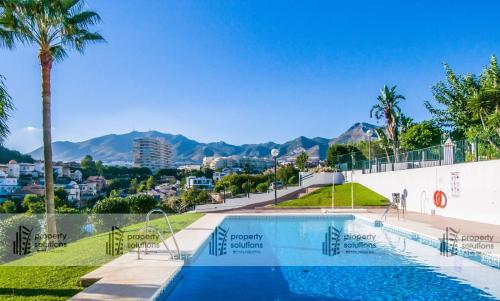  Lomas de Mena, 21 - Ático con vistas al mar - Piscina y Barbacoa - PARKING GRATIS - EXCELENTE CONEXIÓN WIFI, Ferienwohnung in Benalmádena