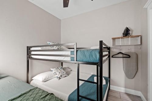 5 bedrooms, 9 beds