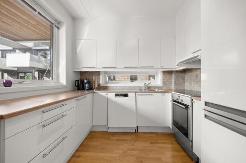 Luxury 3-Bedroom Flat with Seaview in Central Oslo, Осло (фото 9)