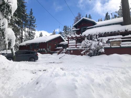 ITH Big Bear Lake Hostel & Retreat Center in Big Bear Lake, USA
