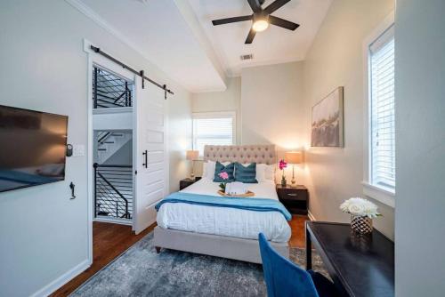 NEW Stunning Rooftop HTOWN Skyline Prime Location in Houston, USA