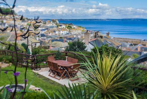 Family House with Garden & Sea Views