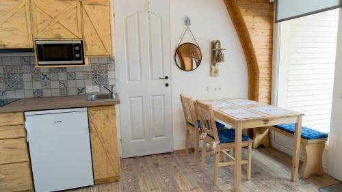 キッチン, Matróz Apartmanok - Közvetlenül a stranddal szemben (Matroz Apartmanok - Kozvetlenul a stranddal szemben) in バラトナルマディ