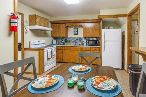 Inviting Galveston Townhome 2 Mi to Beach! in Galveston, USA