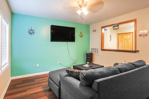 Inviting Galveston Townhome 2 Mi to Beach! in Galveston, USA