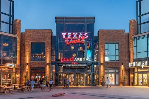 6 Mins Away Cowboy/Ranger Stadium Arlington 1bd in Arlington, USA