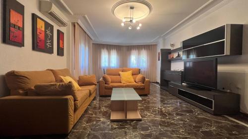Közös társalgó / TV, Casa Monte Verde con piscina a 10 min de Granada in Cajar