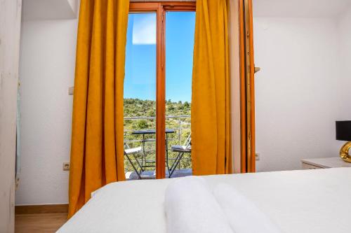 One-Bedroom Apartment image 9