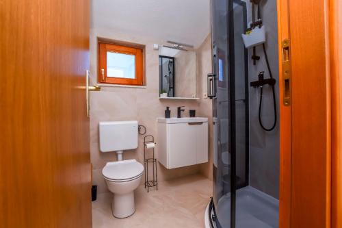 One-Bedroom Apartment image 3