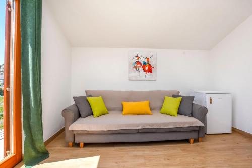 One-Bedroom Apartment image 10