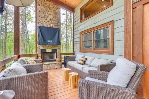 Blue Ridge Cabin with Hot Tub, Deck and Mountain Views