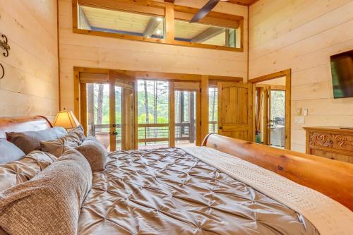 Blue Ridge Cabin with Hot Tub, Deck and Mountain Views