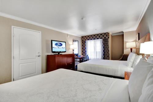 Best Western Plus Marina Shores Hotel