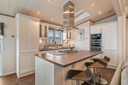 Three-Bedroom House image 10