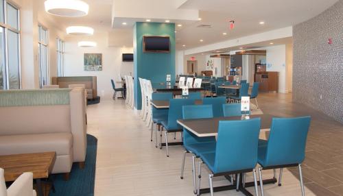 Holiday Inn Express & Suites Panama City Beach Beachfront, an IHG Hotel