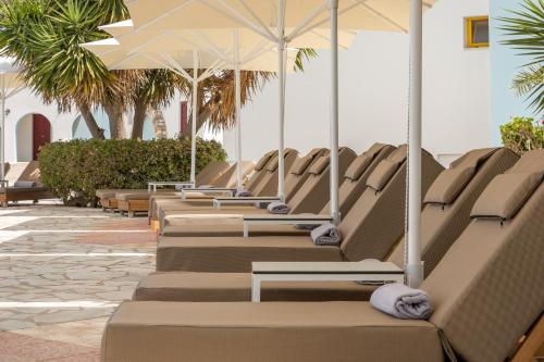 สระว่ายน้ำ, โรงแรมแอสเตราส พาราไดซ์ (Asteras Paradise Hotel) in นาออสซาส มาร์พิสซัส